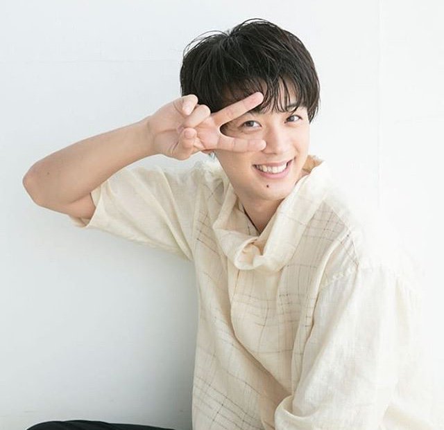 風呂敷 仕事終わりに疲れた体と心に染みる竹内涼真くんのピース 癒される 竹内涼真 竹内涼真好きと繋がりたい T Co Pe0s1ubbhd Twitter