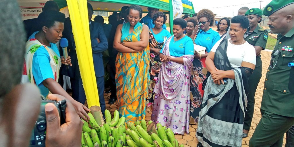 RwandaWomen's tweet photo. Now different guests gathered in celebration of #IRWD2018 @GisagaraDistr are touring stands of different products from rural #women. They appreciate different innovations that rural women have made to empower themselves. @RwandaSouth @bankofkigali01 https://t.co/ykCRfaE8TW