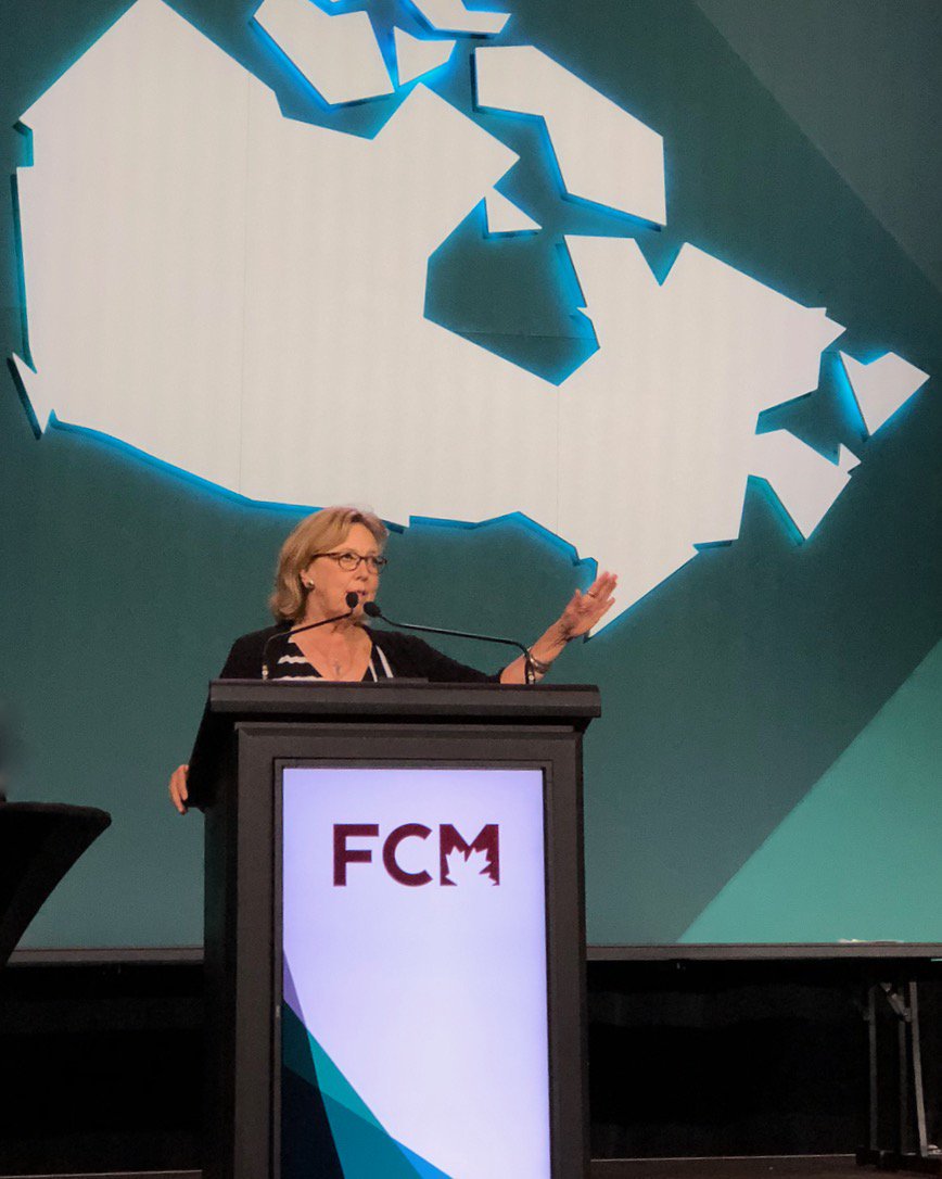 KeziahBrown9999's tweet photo. #GreenPartyCanada leader @ElizabethMay, "Did Trump just get up on the wrong side of the bed, or is he just in a constant state of erratic confusion toward anybody?" At #FCM2018AC #Halifax https://t.co/AAq9X4aPrr
