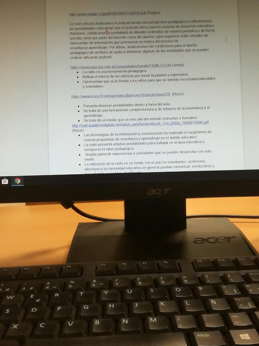 JenniferBosque8's tweet photo. Liada con la Radio Escolar. Preparando un proyecto nuevo en clase de las TIC #MI1013A https://t.co/n4zV6i7a32