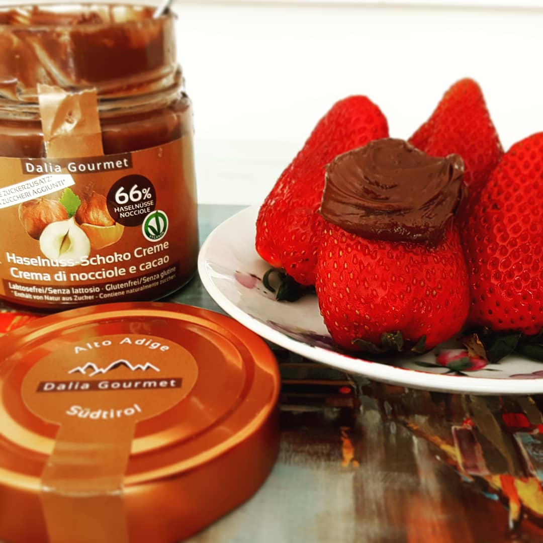 ZeroCal_DaliaG's tweet photo. #daliagourmet #vegan #senzazucchero #senzaglutine #senzalatte #fragole #veganitalia #cremadinocciole #nocciole #diabete #haselnuss #diabetiker #zuckerfrei #erdbeeren #glutenfrei #vegangermany #gesund #hazelnuts #healthy #sugarfree #fitfood #plantbased #strawberries #glutenfree https://t.co/XFwEPqHRPs