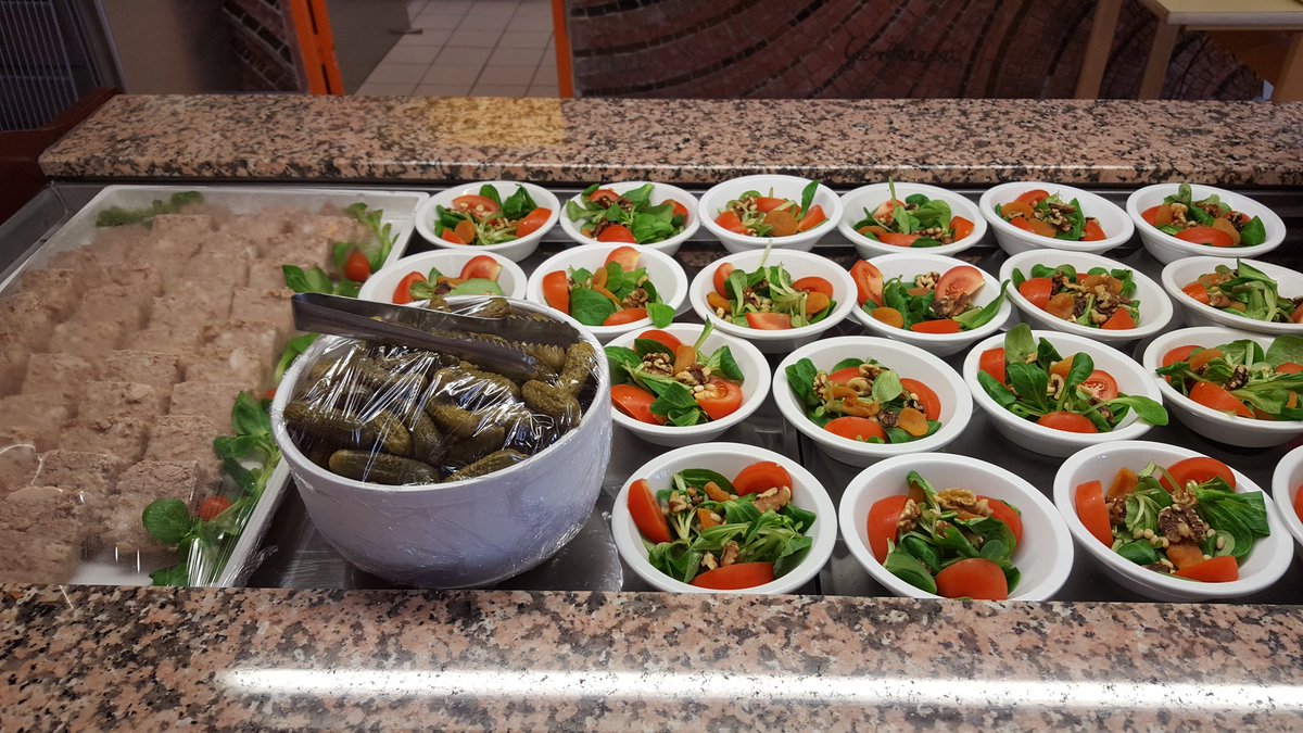 GestionLycee's tweet photo. Aujourd'hui repas d'automne. Bon appétit ! @LP_Chabanne @NvelleAquitaine @lesproduitsdeNA @acpoitiers #garp #restaurationcollective https://t.co/KS2DELMCmd