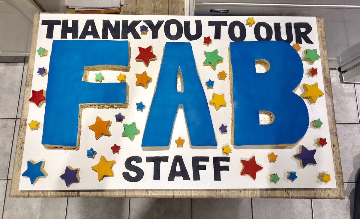 EmmMurph's tweet image. Celebrating @FabChange70 over at @AlderHey in the best way... with cake!! 💁🏼‍♀️🎂😂 #nhs70 #FabChange70