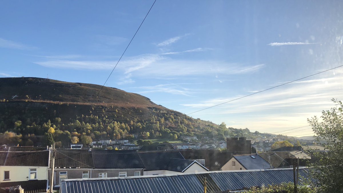 Marksea19's tweet photo. @ruthwignall Today’s view from my balcony in Tonypandy. https://t.co/gW3bQIEru4