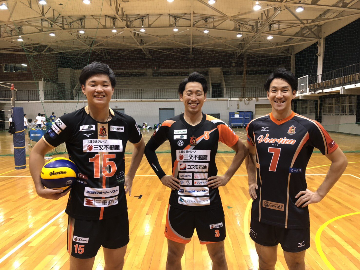 ヴィアティン三重バレーボール 公式 En Twitter ヴィアティン三重バレーボール歴代ユニフォーム比較 どれもカッコいい ヴィアティン三重バレーボール ヴィアティン三重 歴代ユニフォーム T Co Jf4fokrh9p Twitter