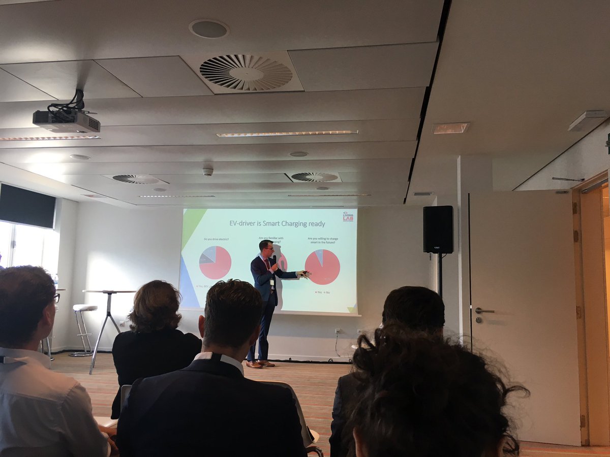 robert van den hoed tweet media