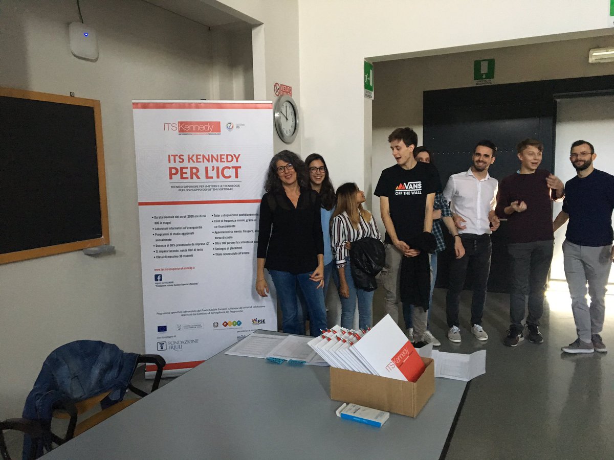 hombrebio's tweet photo. Complimentissimi dal team #DigitalTransformation di @Electrolux agli #ITSBoys al #PWDay di @ITSKennedyICT!!! Good job guys!! https://t.co/tRauVQRR0d