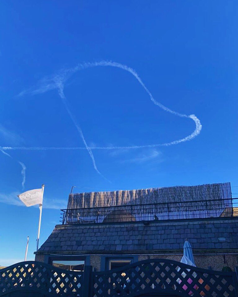 MackaysEye's tweet photo. We posted this ❤️ cloud on our Facebook &amp; have had so many responses from people spotting it all over the east coast! Did you see it? #loveheartcloud #eastcoast https://t.co/lForoKEiQb