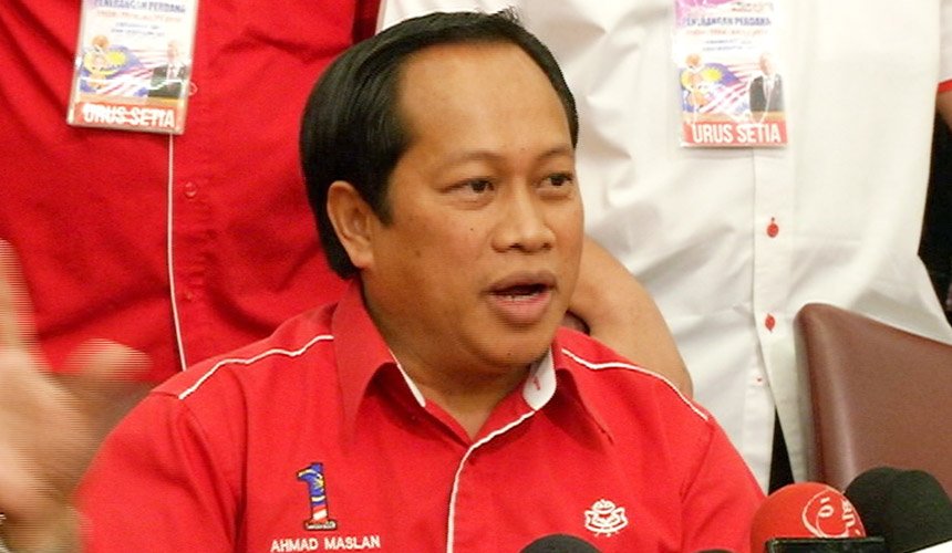 #AWANInews #AWANI745 Ahmad Maslan tanya... 'Kenapa ramai pemimpin UMNO diheret ke mahkamah?' astroawani.com/berita-politik…