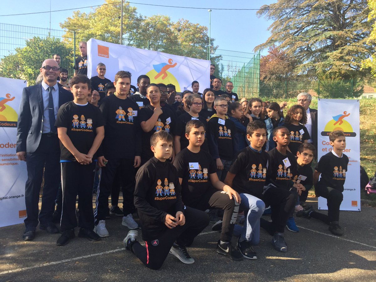Cathy_Excoffier's tweet photo. #SupersCodeurs #Dijon au college le chapitre en zone REP . Merci à Mr Louali et son équipe pédagogique pour leur accueil. Bravo aux élèves et aux coachs pour cette belle édition en photos le plus beau des remerciements https://t.co/hqJz5TNCbg