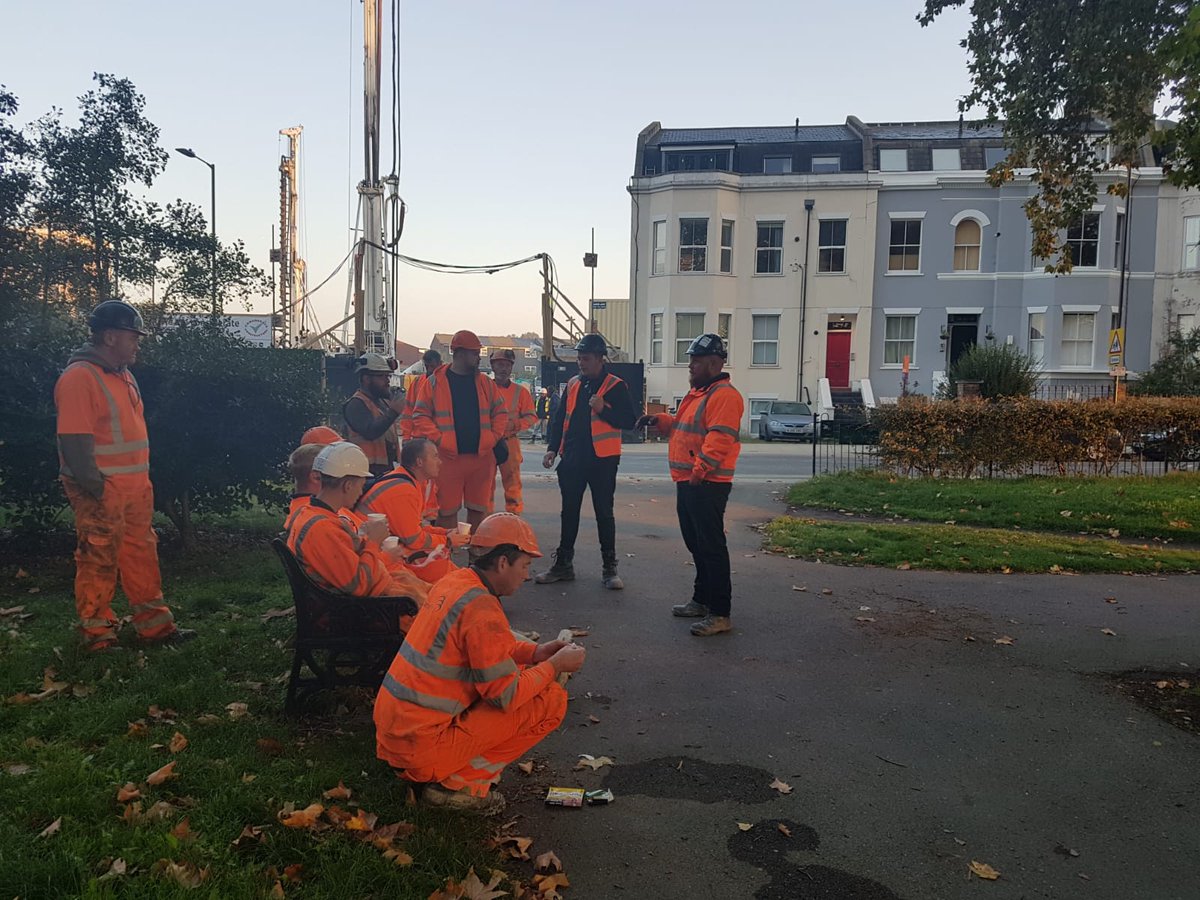 Lee Durrant, our operations supervisor, takes a daily briefing back to nature, to a park across the road from our site in Hackney where two of our SF 65s wait to install 900mm secant piles and 450mm bearing piles.