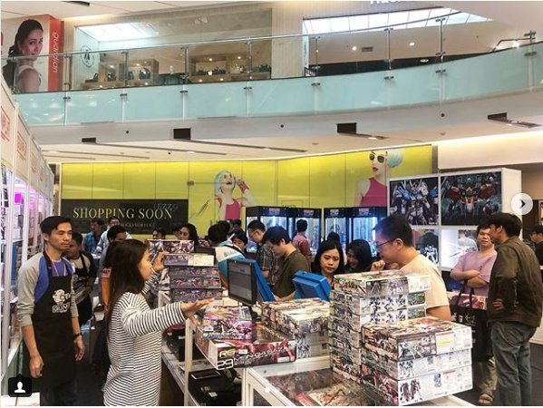 GrandCitySBY's tweet photo. Heaven for Gundam Collectors😍 Limited Edition Gundam are available here at the Main Atrium of @GrandCitySBY Mall #grandcity #mygrandcity #GunPla2018 #playground #updateevent #promo https://t.co/Gpd2qVGwVS