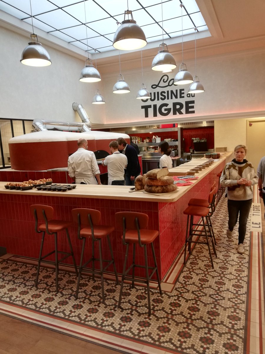 BRA_T_R's tweet photo. Le Tigre à #Strasbourg, une #affaire comme on n'en voit peu et qui redynamise le segment de la #brasserie. Ici, elle sera #elsassisch avec fabrication de tartes flambées au four à bois en cœur de salle. La #bière Tigre sera brassée sur place. Projet réalisé avec @Kronenbourg_Fr https://t.co/u4TlvuJfdS