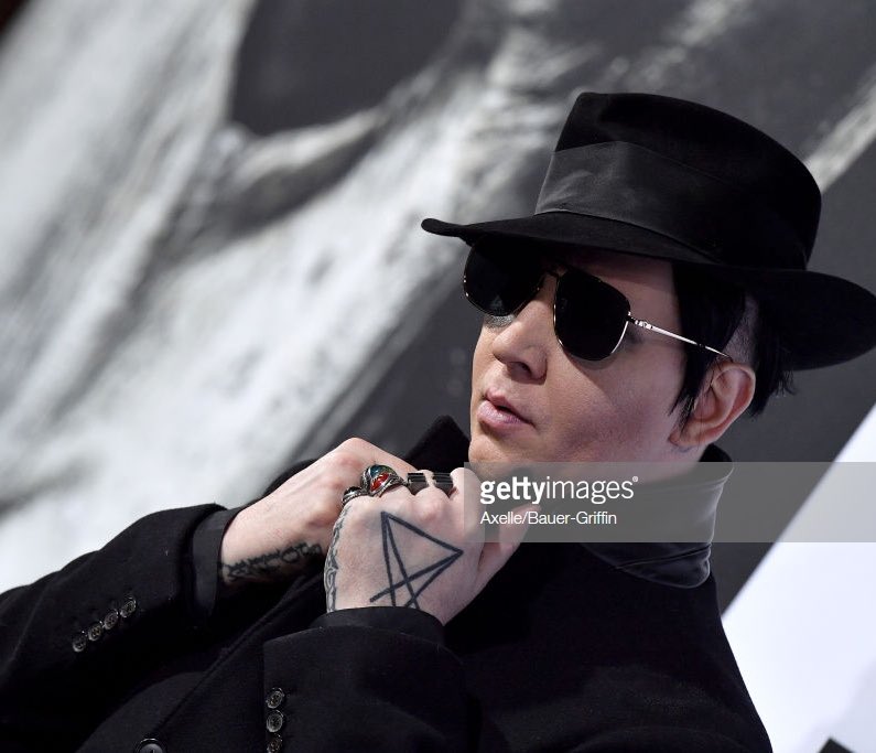 badpostmanson's tweet photo. .@marilynmanson attends the ‘Halloween’ premiere at the TCL Chinese Theatre in Los Angeles, CA
(10/17/18) https://t.co/uqHUWZgBvD