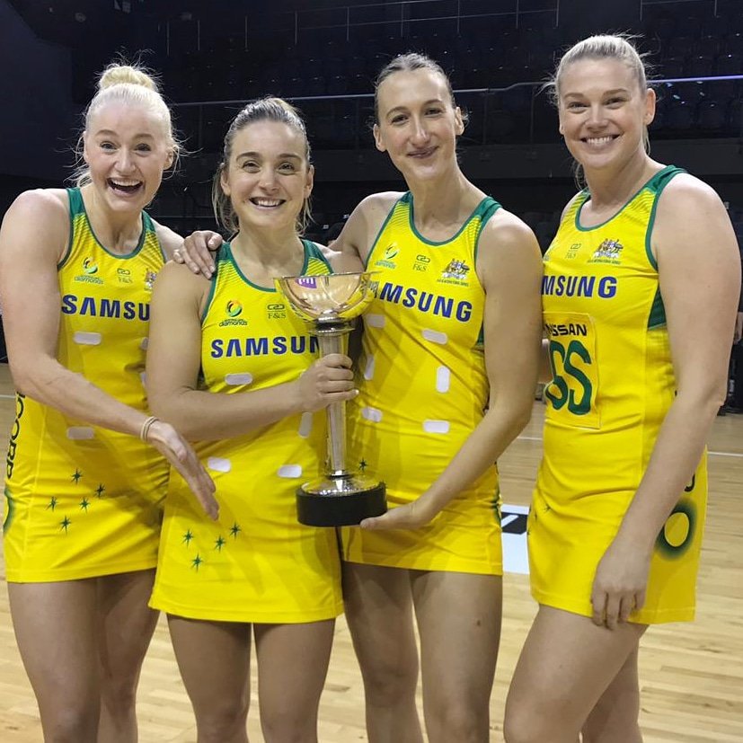 MelbourneVixens's tweet photo. #ConCup18 winners! ๐
The @aussiediamonds are bringing the Constellation Cup home! ๐๐ https://t.co/8BDqZcdNuL