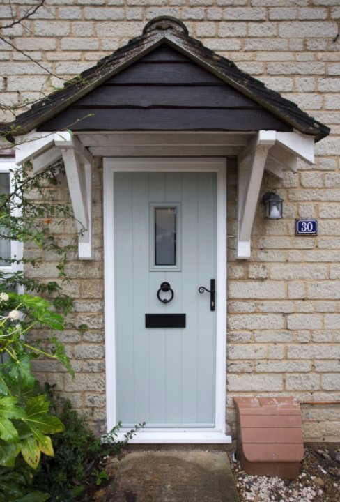SolidorLtd's tweet image. The Flint Range - fast becoming the #1 choice for homeowners with cottages, farmhouses or for those looking for a side door option, thanks to its vertical paneled appearance. See the full range here: solidor.co.uk/our-doors/ @Prescot_Windows