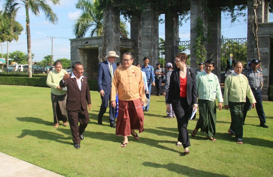 ThetMon8's tweet photo. 75th Anniversary of Thai Burma Railway completion commemoration service in Thanbyuzayat attended by Ambassadors and DAs from 10 countries inclusive of Chief Minister of Mon State and Parliamentary representative. https://t.co/V53lwdeS6g
