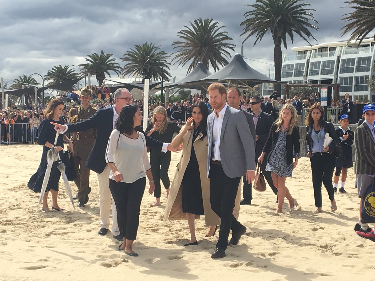 kristinedaniels's tweet photo. Harry and Meghan support reducing our environmental impact, and they heard from @DrRossH and Beach Patrol at South Melbourne beach today. #CashForContainersVIC https://t.co/CG3RozOrxM