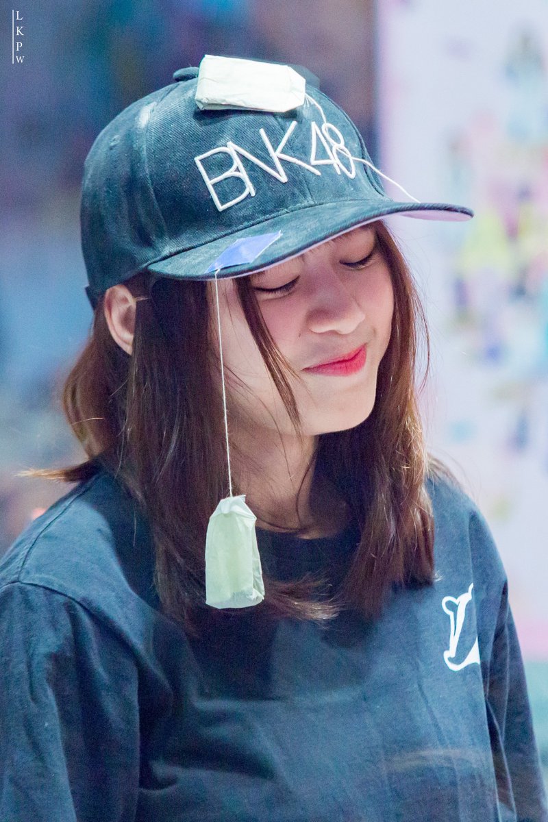 BearholdingCam's tweet photo. และนี่ก็คือคุณมะอิระ กับหมวกถุงชา 
ที่ไม่ว่าคุณมะอิระจะทำอย่างไร 
ถุงชาก็ไม่มีทางขึ้นไปอยู่บนหมวกพร้อมกันทั้ง 2 ถุง ได้เลย~~~ 😎

#MairaBNK48 #BNK48

By : Alphacon
#CanonTH #EOS6D #Sigma #SigmaThailand #Sigma70_200 F2.8 EX DG Macro HSM II https://t.co/0rp2wIKyMa
