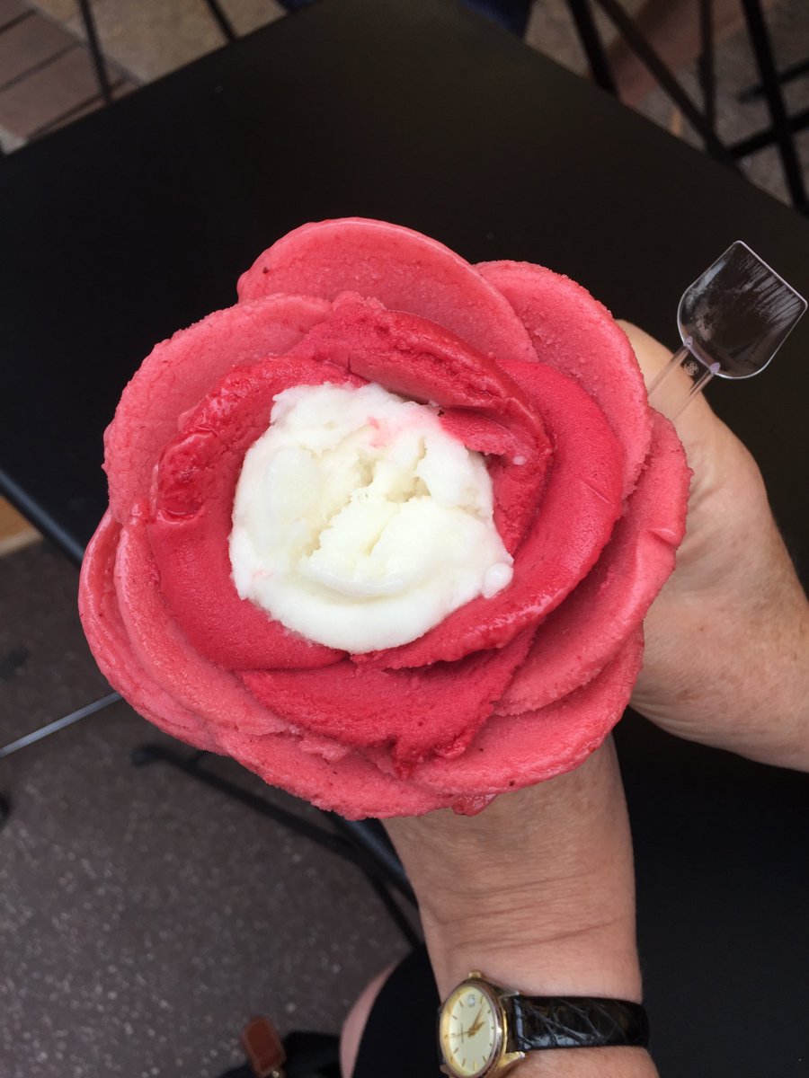 LoveHeckerty's tweet photo. Sarah's divine gelato from #amorino #Cannes#mipcom2018 https://t.co/v6p2lOvTDt