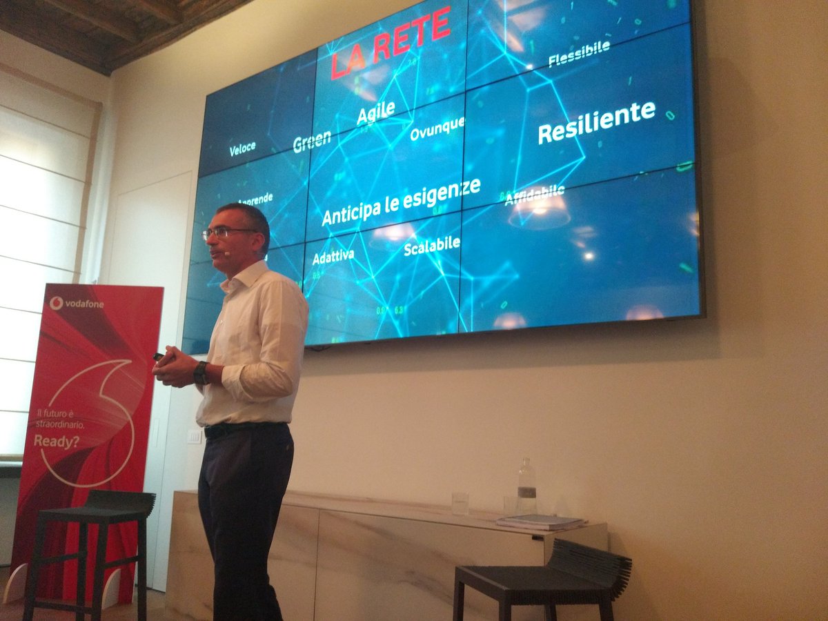 vioviks's tweet photo. Rocchio (Vodafone) Le soluzioni tecnologiche della #GigaNetwork contengono già gli elementi evolutivi del #5G https://t.co/vVO3WAdVkB