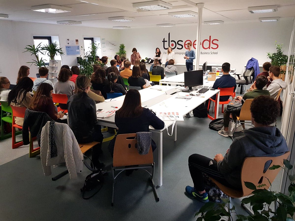 tbs_education's tweet photo. Un plaisir d'accueillir aujourd'hui les élèves de 1ère ES du Lycée Françoise à #Tournefeuille dans le cadre de leur option #Startup. Sensibiliser les jeunes aux nouveaux métiers et aux opportunités liées à l'entrepreneuriat, une des composantes de l'engagement pédagogique de TBS. https://t.co/5Nt4yOzUV6