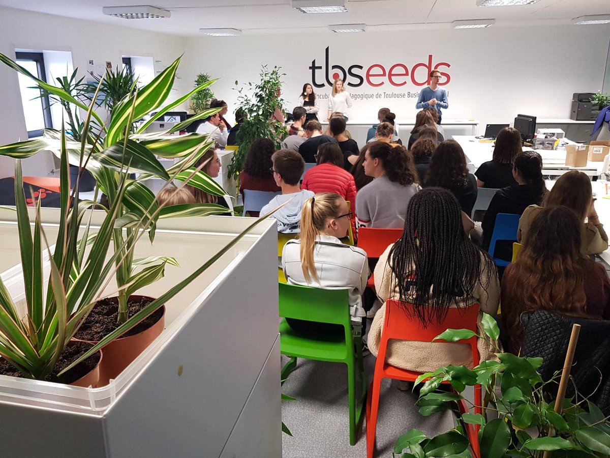 tbs_education's tweet photo. Un plaisir d'accueillir aujourd'hui les élèves de 1ère ES du Lycée Françoise à #Tournefeuille dans le cadre de leur option #Startup. Sensibiliser les jeunes aux nouveaux métiers et aux opportunités liées à l'entrepreneuriat, une des composantes de l'engagement pédagogique de TBS. https://t.co/5Nt4yOzUV6