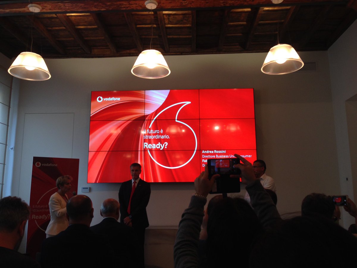 ElianaDaquanno's tweet photo. Conferenza Stampa #Milano: 
#Vodafone lancia #GigaNetwork nuova generazione rete che anticipa #5G  #Mise #Mobile #Telecomunicazioni #Innovazione #Rete #Digitale #IoT #BigData #Cloud #Sperimentazioni #Sanita #Sicurezza #Sorveglianza #SmartCity #Trasporti #Energy @Vodafone https://t.co/AEGVwIBVyb