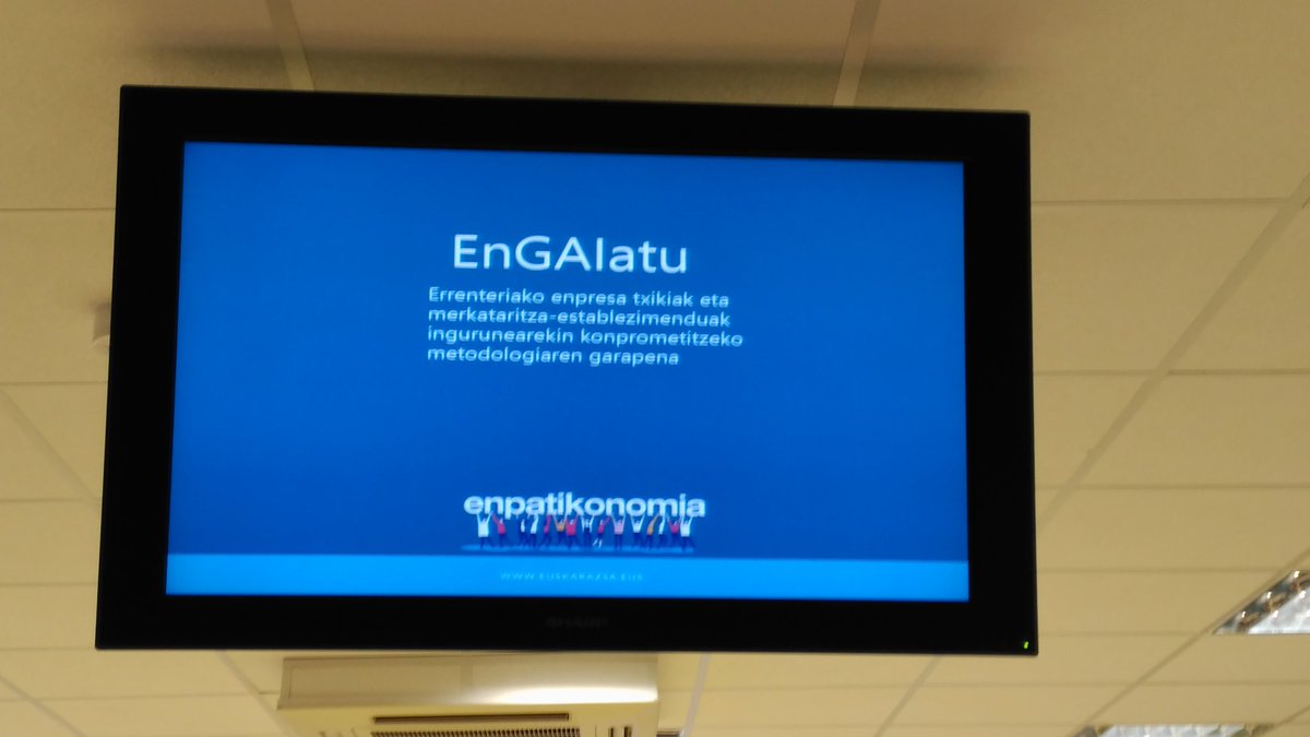 Oarsoaldea's tweet photo. "Engaiatu metodologia Errenteriako enpresa txiki eta merkataritza-establezimenduek ingurunea eraldatzeko duten ahalmena neurtzeko eta balioan jartzeko garatu da". Aitziber Salaberria
#enpatikonomia https://t.co/ztFVTu9bgy