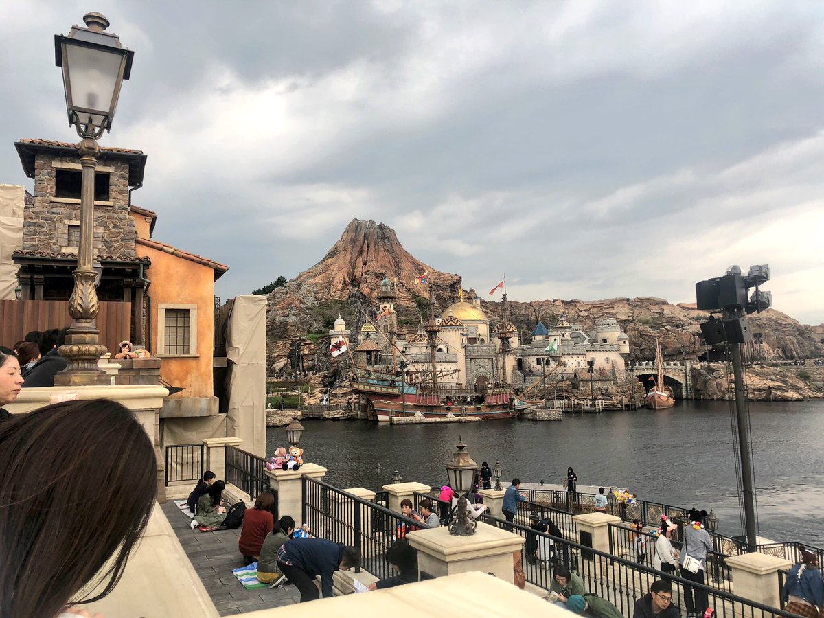 1topmaru's tweet photo. 急遽Disneyいってきた👏
平日だで人少なくてよかった😆💗
でもはしゃぎすぎて熱でてきた😭わら https://t.co/FxwPU36g9c