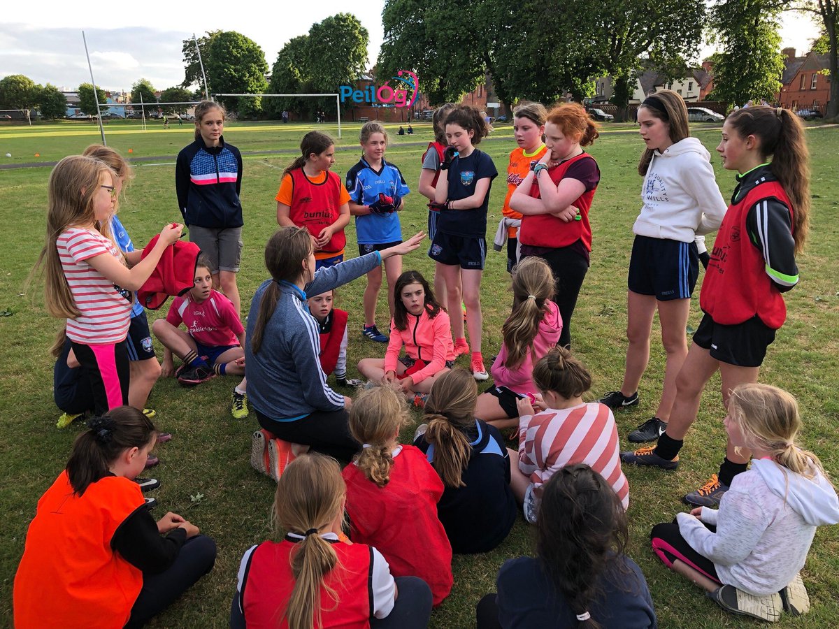PeilOg_AC's tweet photo. On Monday @20x20_ie was launched. It’s aim is to increase all aspects of Women’s sport by 20% by 2020. We are really lucky that @dublinladiesg has developed the Peil Óg programme to enable young girls to be coached by their @LadiesFootball role models! #CantSeeCantBe https://t.co/YfUXN65ed6