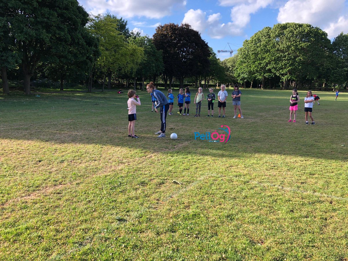 PeilOg_AC's tweet photo. On Monday @20x20_ie was launched. It’s aim is to increase all aspects of Women’s sport by 20% by 2020. We are really lucky that @dublinladiesg has developed the Peil Óg programme to enable young girls to be coached by their @LadiesFootball role models! #CantSeeCantBe https://t.co/YfUXN65ed6