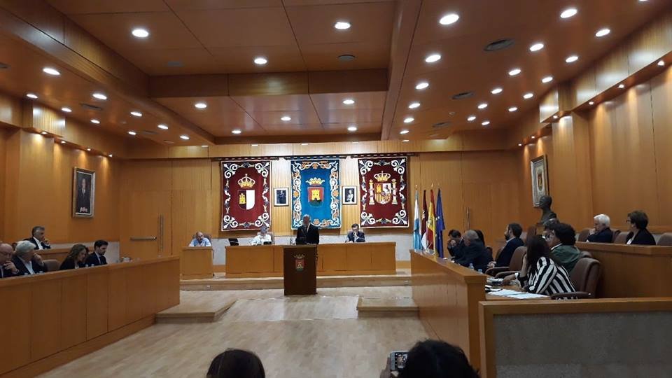 CirculoTalavera's tweet photo. Hoy en el pleno del Estado de la Ciudad, Jaime Ramos dice que Talavera está mucho mejor que hace un año. Aumenta la población, baja el paro en 797 parados menos, y que hay 14 empresas que facturan más de 1 millón de euros. Juzquen ustedes. https://t.co/JlQPwXeKJP