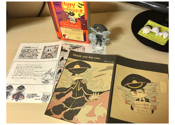 8さん[@O_xio_doll ]のプレゼント企画でネギトロお兄さんのアクスタと推しの描かれた冊子とハロウィンお菓子いただきました～～!??
予想以上に色々詰め込まれててトリックだしトリートだしアクスタ可愛いので早速使いました? 