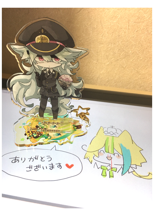 8さん[@O_xio_doll ]のプレゼント企画でネギトロお兄さんのアクスタと推しの描かれた冊子とハロウィンお菓子いただきました～～!??
予想以上に色々詰め込まれててトリックだしトリートだしアクスタ可愛いので早速使いました? 