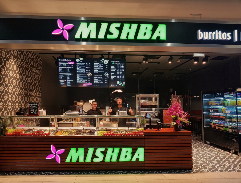 mishbafood_d's tweet photo. Unsere Mishba Familie hat Zuwachs bekommen!
Ab jetzt sind wir auch am @AirportCGN vertreten! Bei uns bekommt Ihr leckere Kumpir und liebevoll gerollte Burritos – immer frisch und vor euren Augen zubereitet. 
Kommt vorbei – wir freuen uns auf euch! 
#mishba #cgn #tfci #HealthyFood https://t.co/Ti0MgvVrqX