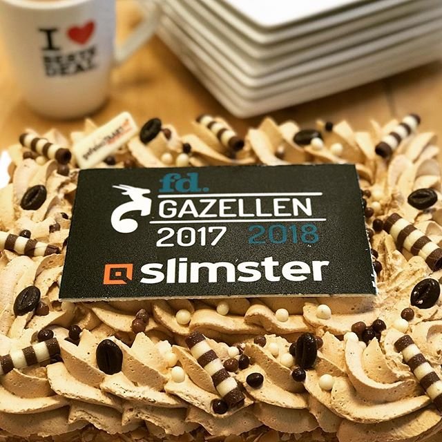 🎊 Wederom genomineerd voor de FD Gazellen, dus taart! 🍰☕️ We behoren weer tot de snelst groeiende bedrijven van Nederland! Trots op het team! 😍 #fdgazellen #vergelijken #ondernemen #trots #awards