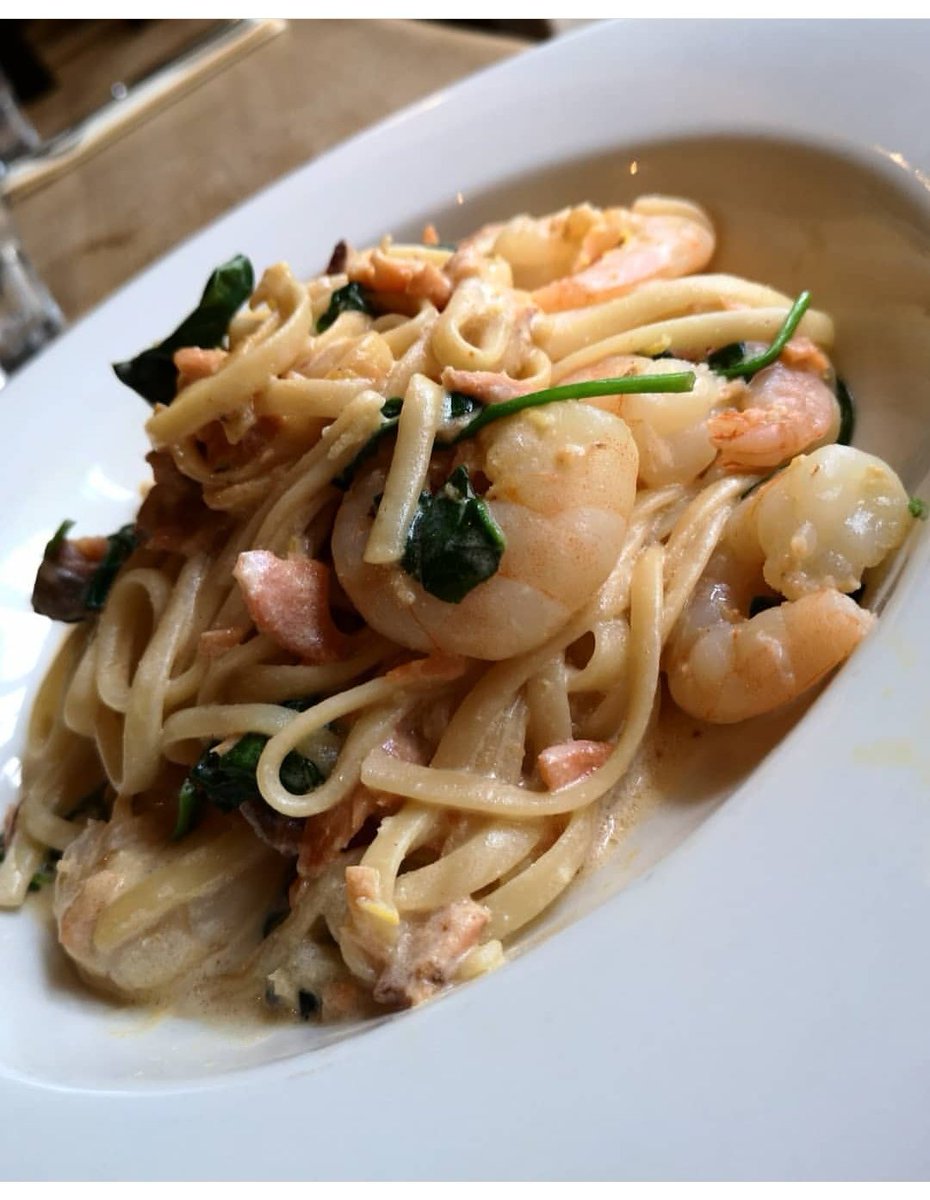 FiveBellsLU7's tweet photo. New Autumn/Winter menu has arrived, come in and try one of our delicious new dishes 🍛🍛 #fullers #fullersmithandturner #fivebellsstanbridge #villagepub #newmenu #autumn #winter #fish #poultry #meat #veganfriendly #vegetarianfriendly #salmon #kingprawns #cornfedchicken https://t.co/NKYCWwpSWm