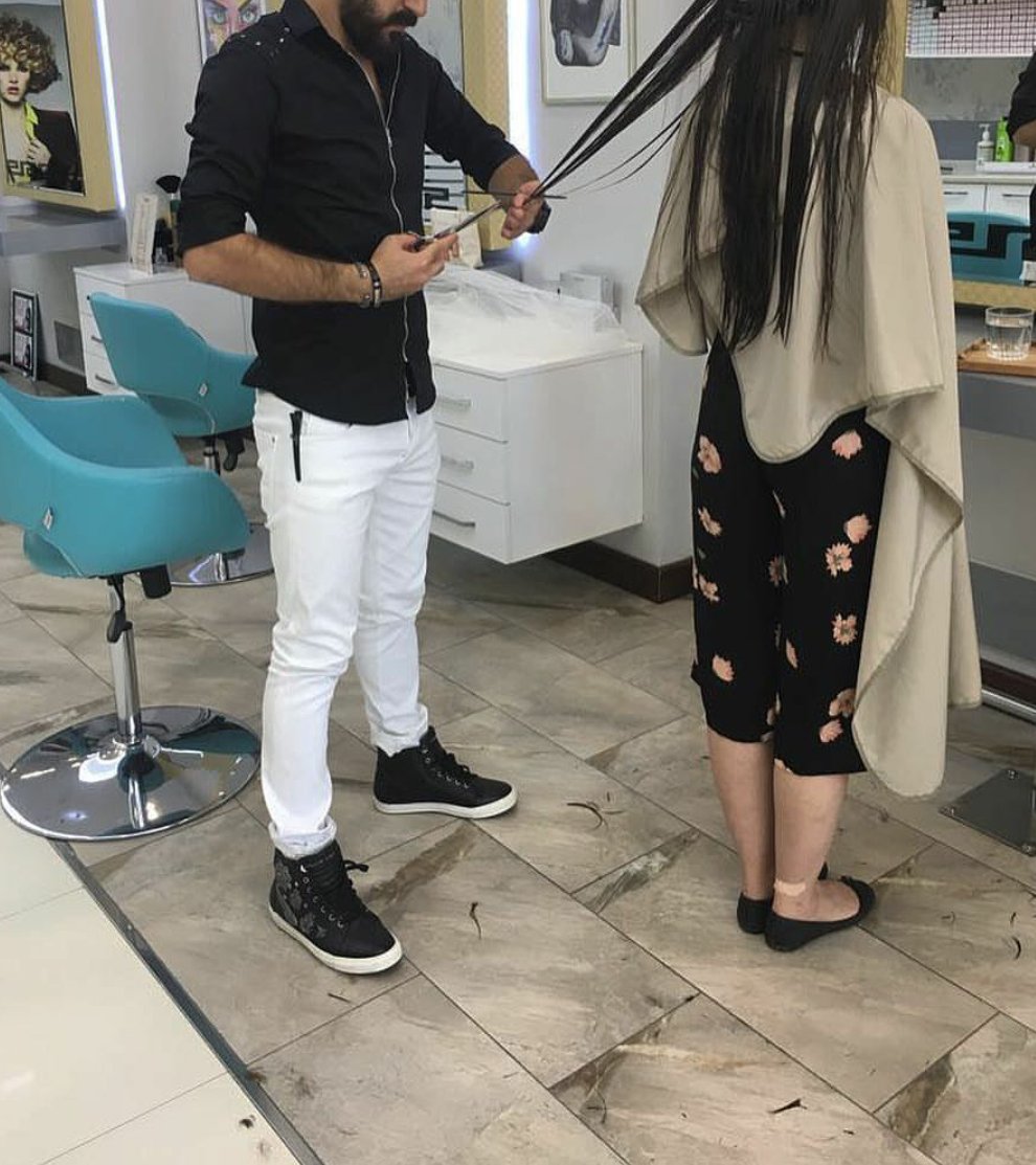 Mükemmel, karizmatik, yakışıklı erkeği dışarda aramayın kızlar. Ben işyerimdeyim, çalışıyorum