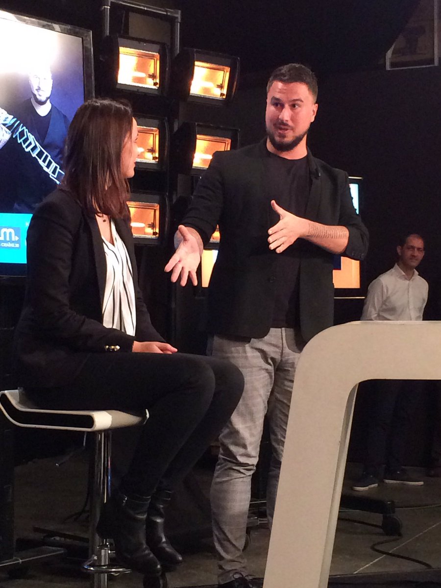 BFMLyon's tweet photo. ✨Le #Club144 c’est aussi le moment où @KevinMicoud nous émerveille avec un tour de Magie inédit ! Retrouvez #ShowDevant sur TLM ! https://t.co/pY1ZRindVK