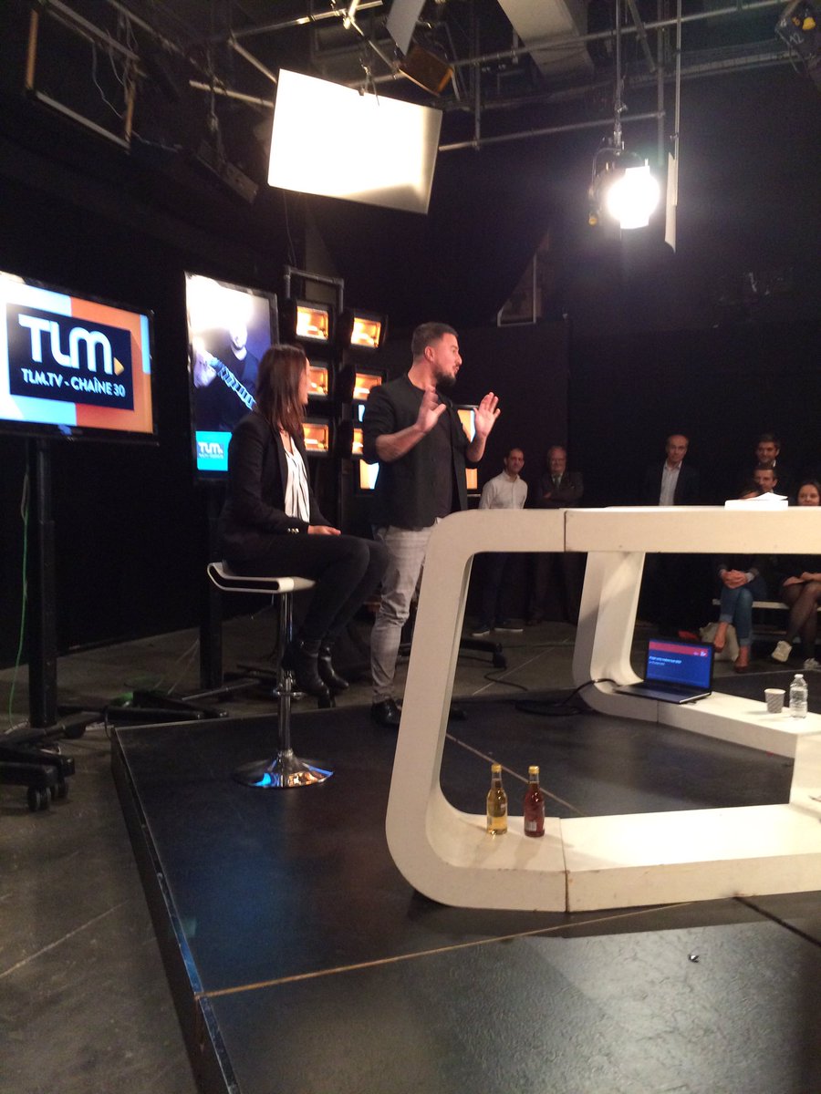 BFMLyon's tweet photo. ✨Le #Club144 c’est aussi le moment où @KevinMicoud nous émerveille avec un tour de Magie inédit ! Retrouvez #ShowDevant sur TLM ! https://t.co/pY1ZRindVK