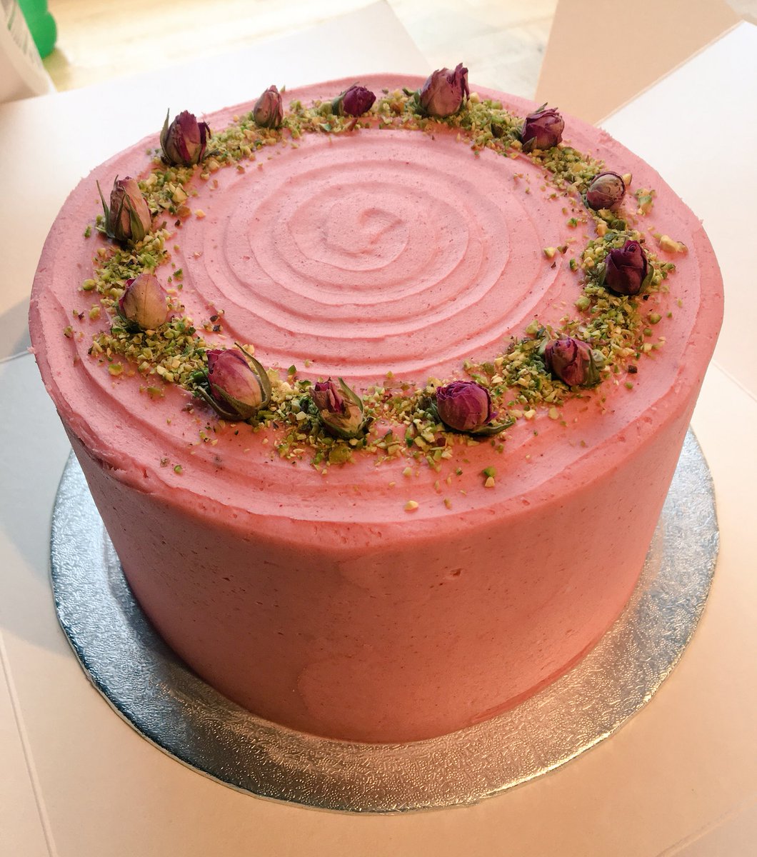 tessbrillbakes's tweet photo. Last minute order. Chocolate and Raspberry cake. Dense chocolate cake layered with raspberry jam and raspberry buttercream decorated with pistachios and roses. #chocolate #chocolateandraspberry #birthdaycake #oxford #banbury #visitbanbury https://t.co/s9ghpiT9go