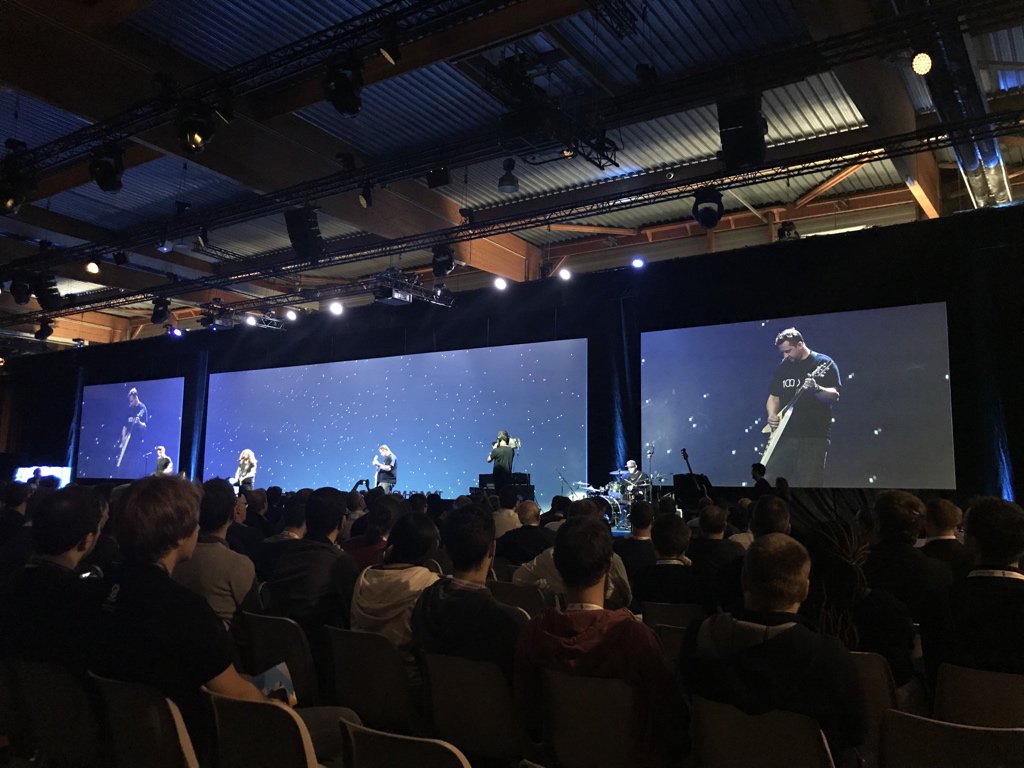 Naeka's tweet photo. C’est la fin des annonces. Maintenant workshops !#OVHSummit #Kubernetes #hds https://t.co/iOPh8dLWvq