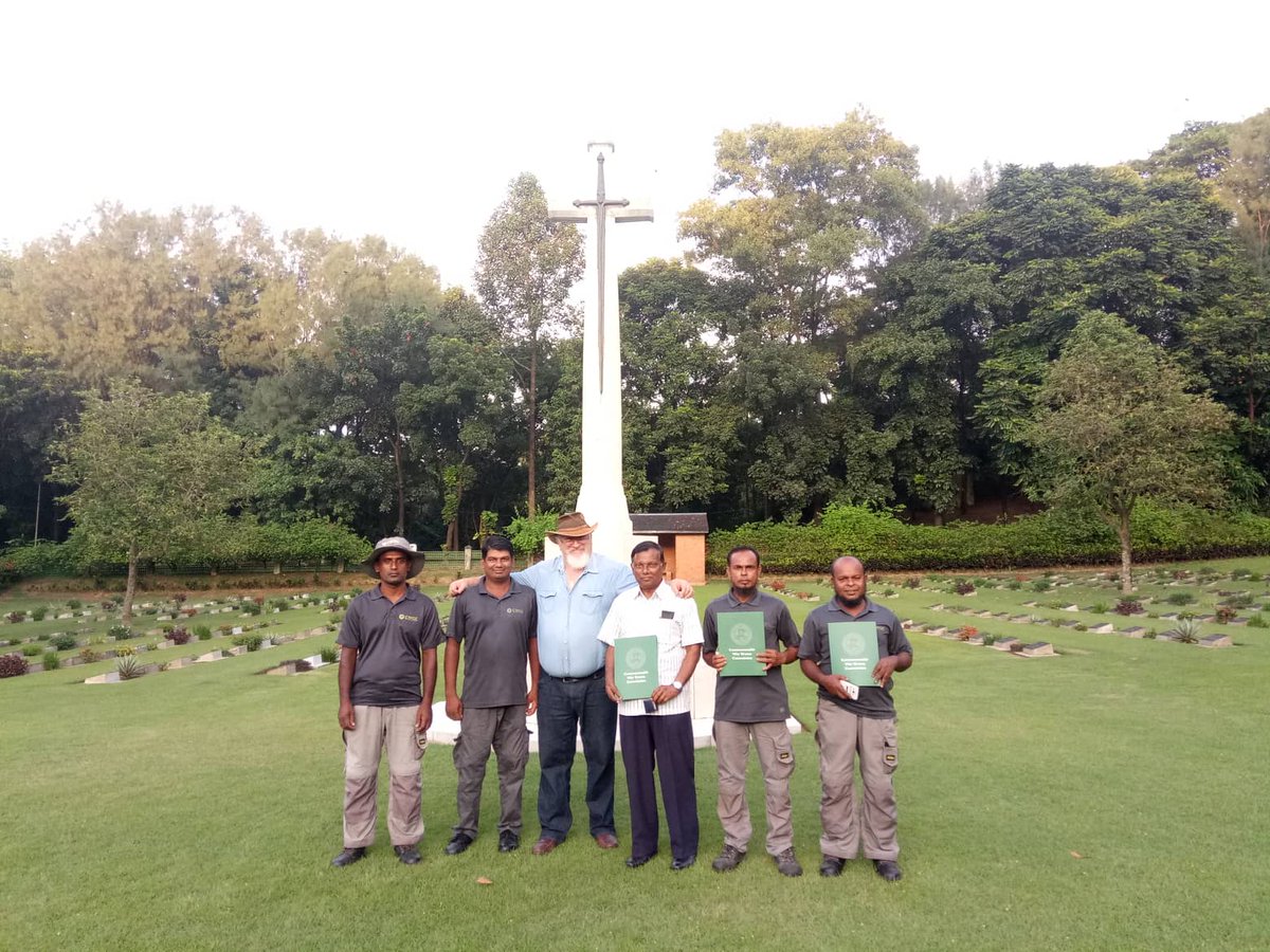 MbeMohd's tweet photo. Mr Rod Carkett visiting Chittagong War Cemetery and presenting Long Service Certificate and Badge. 
@RodCarkett @grai007 @CWGC https://t.co/sLMjEezYqs