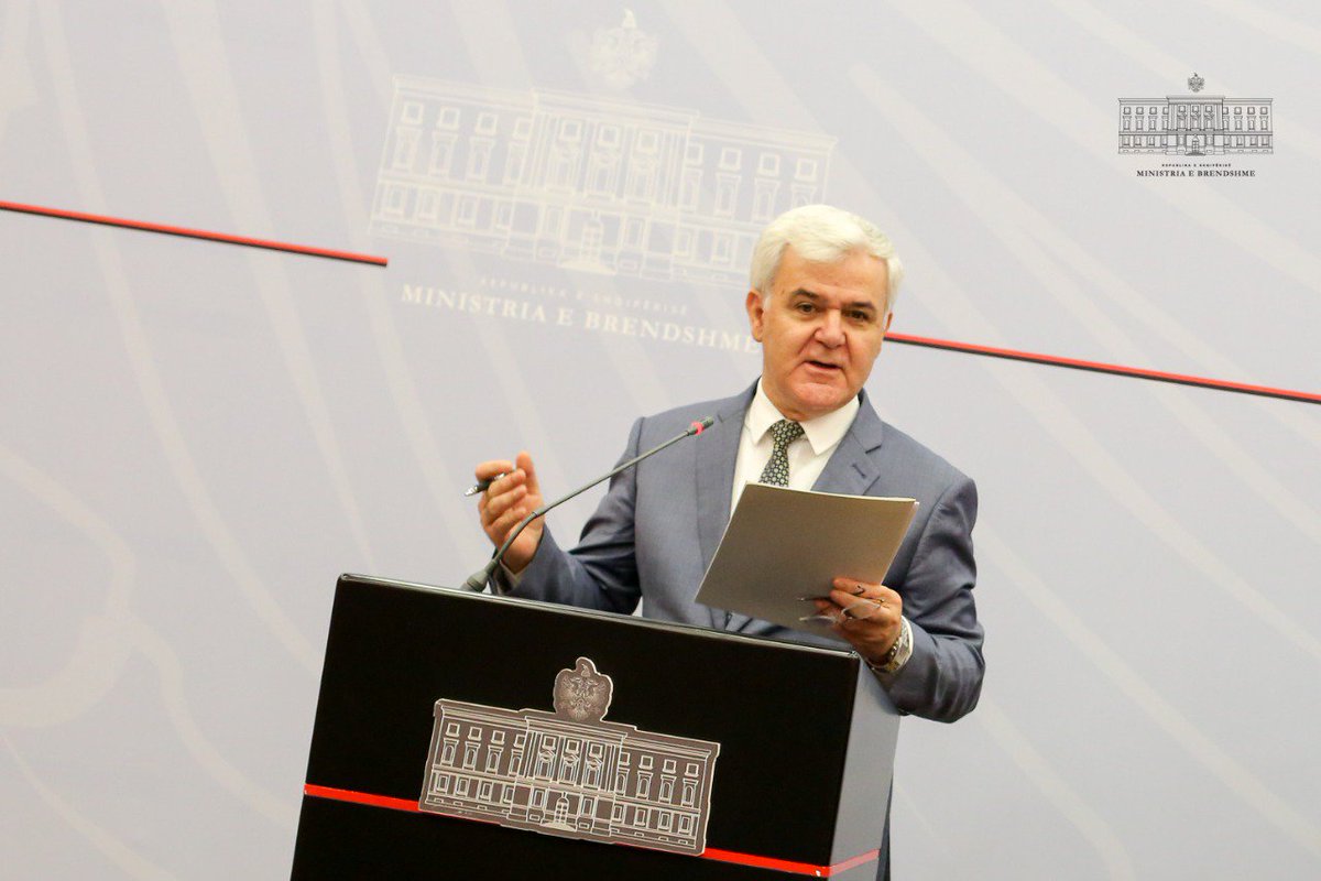 PuneteBrendshme's tweet photo. Deklarata për media e Ministrit @FatmirXhafaj dhe Presidentit të Policisë Federale gjermane. D.Romann: Kemi interesa që përputhen 100% me njëra-tjetrën, të cilat do të na duhet që t’i ndiqnim bashkërisht për t’i realizuar #Shqipëri_Gjermani #operacionetëpërbashkëta #ForcaeLigjit https://t.co/TPYhBqCW2c