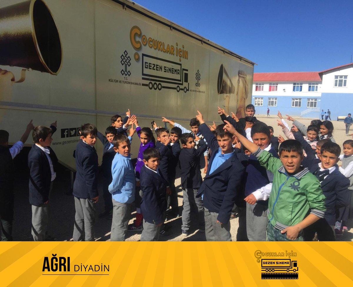 GezenSinema's tweet photo. Çocuklar İçin Gezen Sinema | AĞRI
18 Ekim > DİYADİN
#gezensinema https://t.co/ZxlBj8HEh4