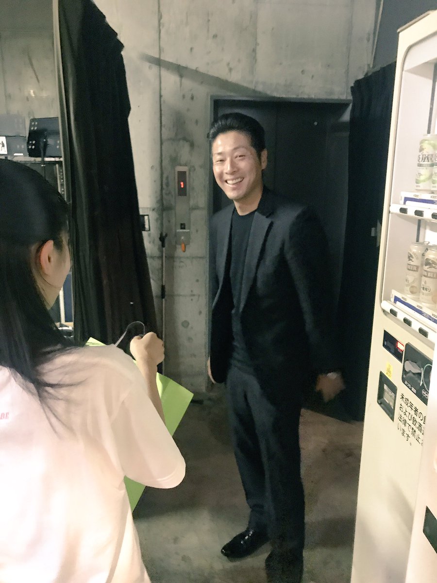 Koberries Official 昨日のワンマンライブ前 エイベックスの鈴木大輔さんにフェーヴ自由が丘のクッキーを差し入れに頂きました 鈴木大輔さんには わーすたさんのフェスやlolさん 浜崎あゆみさんらのliveを見学させて頂いたり大変お世話になっています