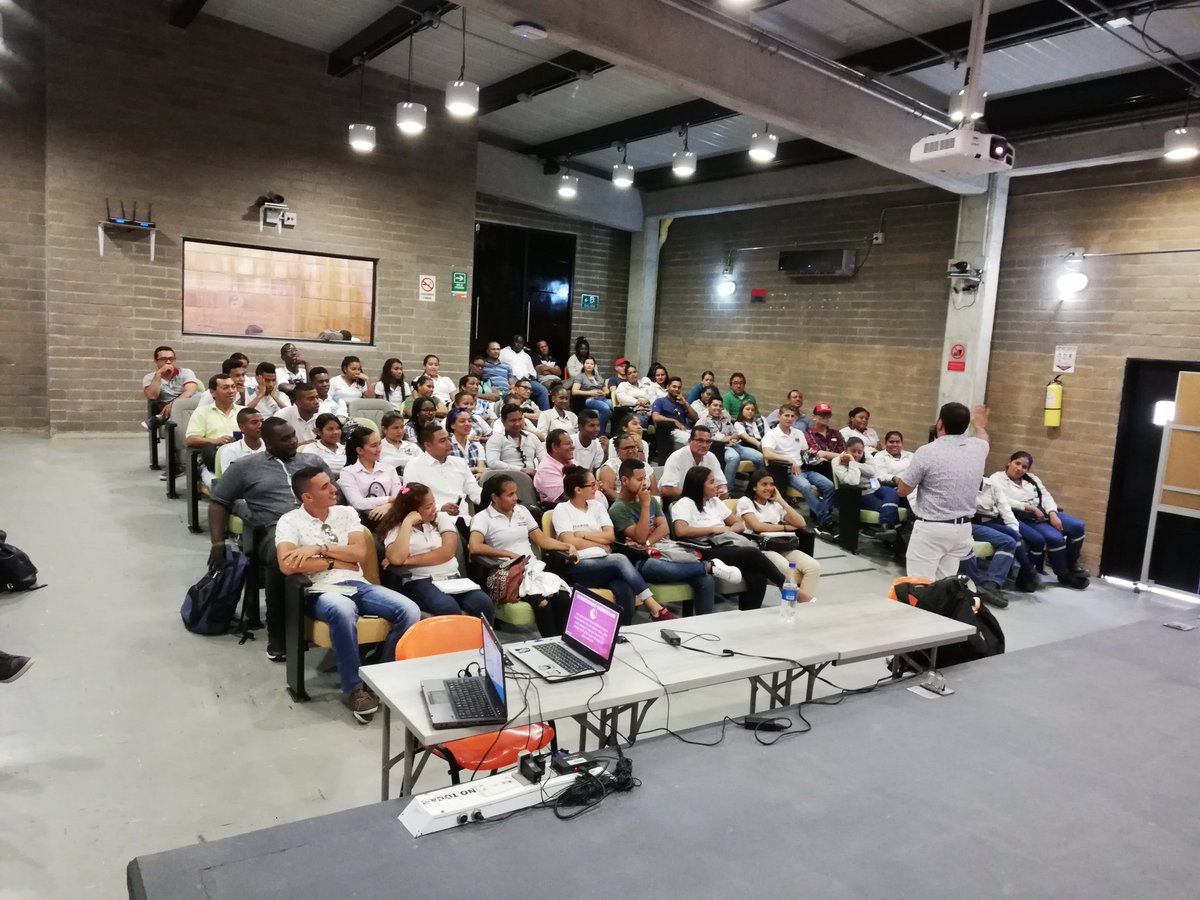 UNNCOL's tweet photo. "Porqué la creatividad no cuesta Nada" Asi transcurrió en el @SenaCfma La cátedra el Poder de las Ideas qué fué dirigida por el Magister en Creatividad e Innovación Paul Alexander Rios @UdeA.Sin lugar a duda se dejó un mensaje positivo en aprendices y empresarios @SBDIR_SENACFMA https://t.co/u0oyreTUB2