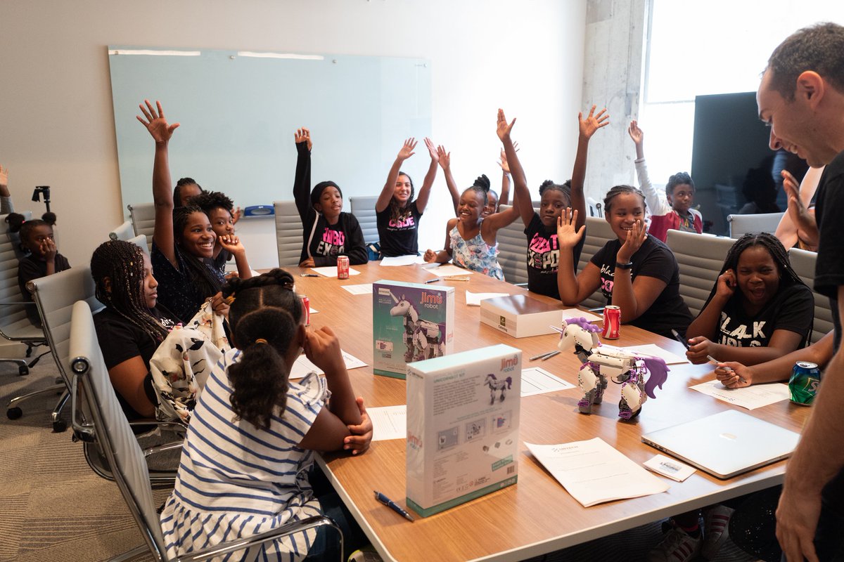 UBTECHRobotics's tweet image. There were plenty of questions from these inquisitive minds when we revealed the Mythical Series: #UnicornBot Kit at our joint coding session with @BlackGirlsCode. #TBT bit.ly/unicornbot-tw
