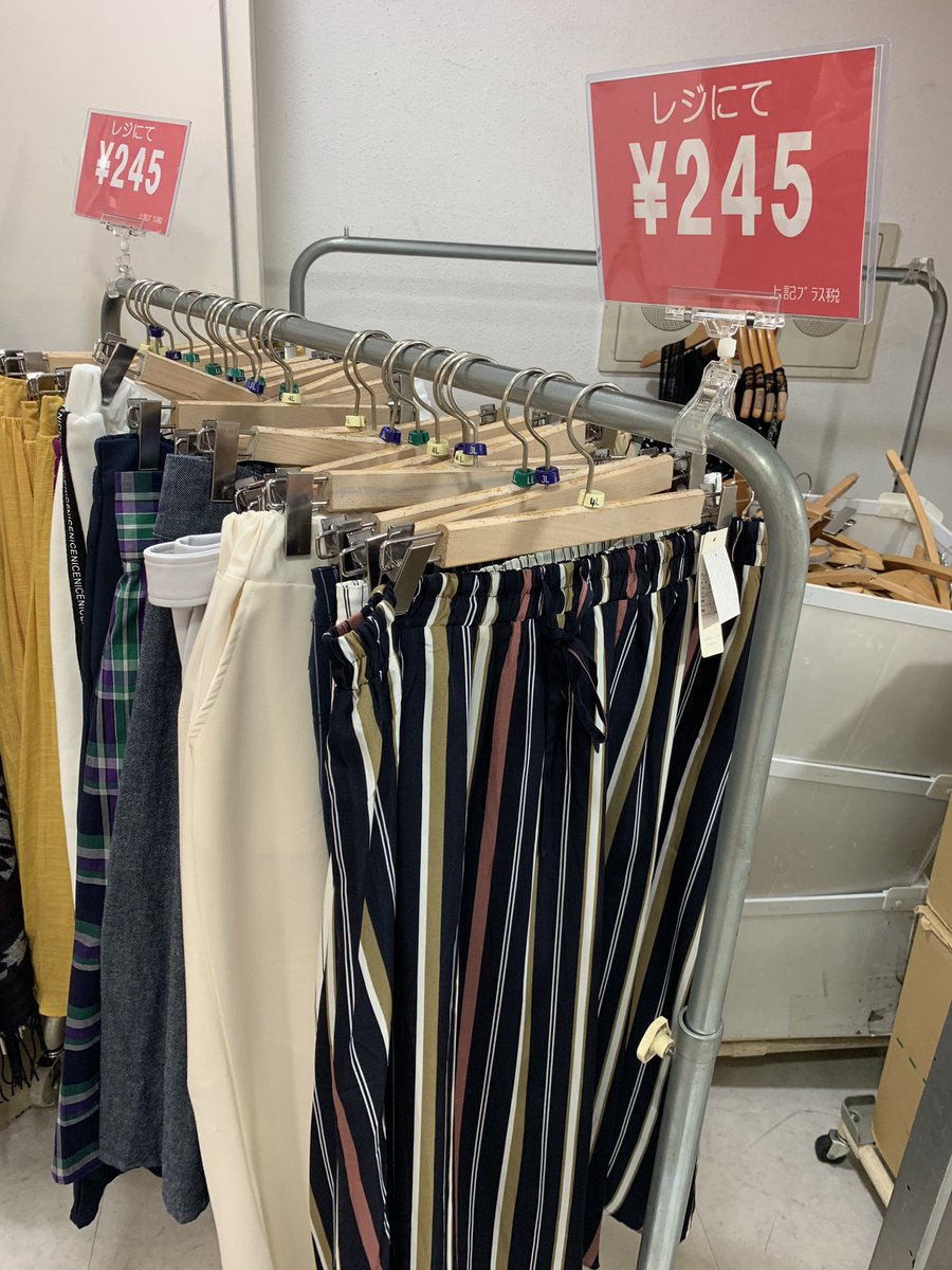 うぃんぐ 音楽好き ひとまず中野で服を買おうと思ったんですがやばすぎました 思わず店員さんに許可もらってパシャパシャ 都内のふくよかなお姉様方 今中野のsuzutan行くと 大きいサイズのレディース夏服が税込でも260円とかいうおかしなセールし